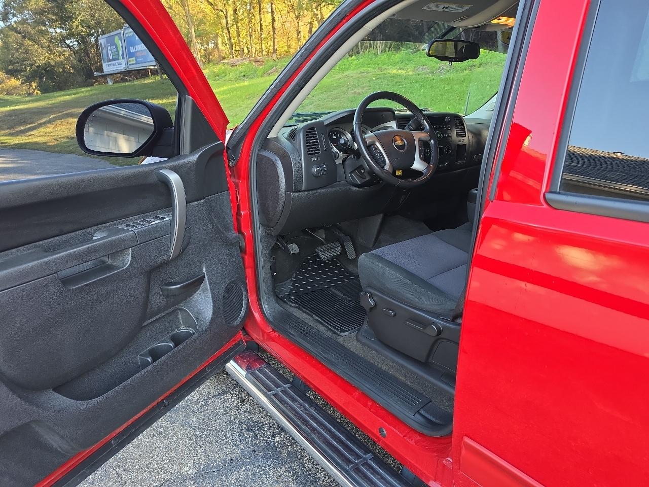 Chevrolet Silverado 1500 4WD Crew Cab 143.5" LT 2012