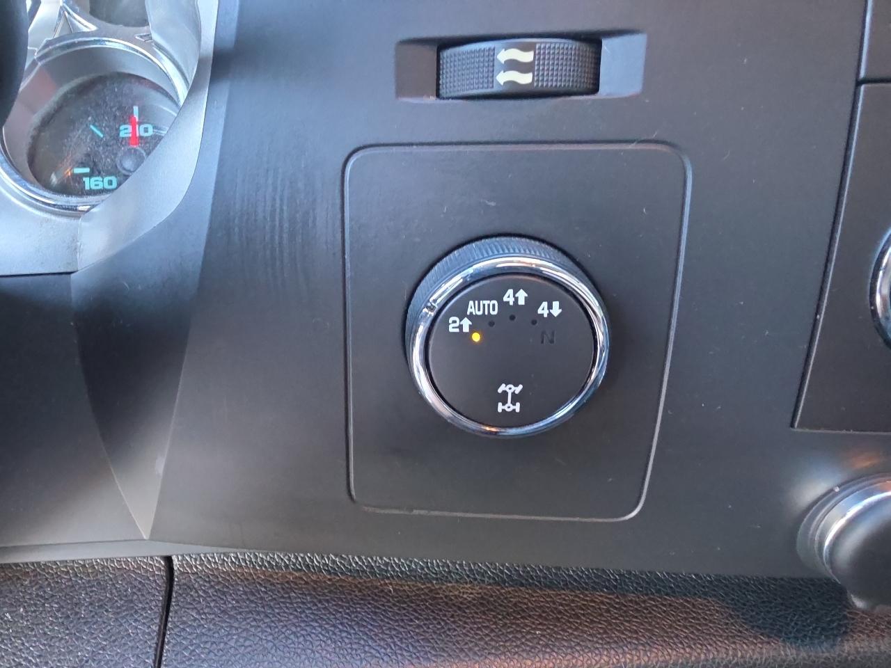 Chevrolet Silverado 1500 4WD Crew Cab 143.5" LT 2012