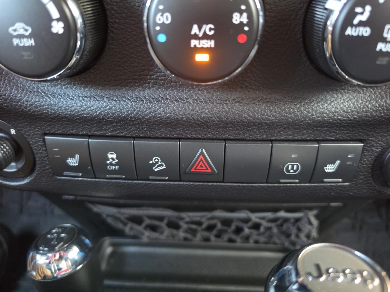 Jeep Wrangler Unlimited 4WD 4dr Sahara 2015