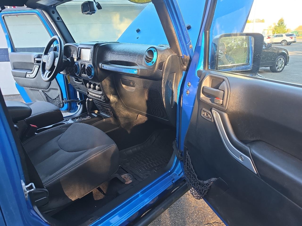 Jeep Wrangler Unlimited 4WD 4dr Sahara 2015