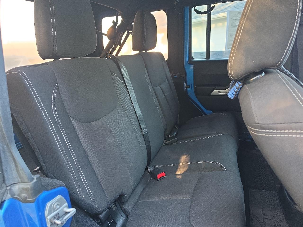 Jeep Wrangler Unlimited 4WD 4dr Sahara 2015