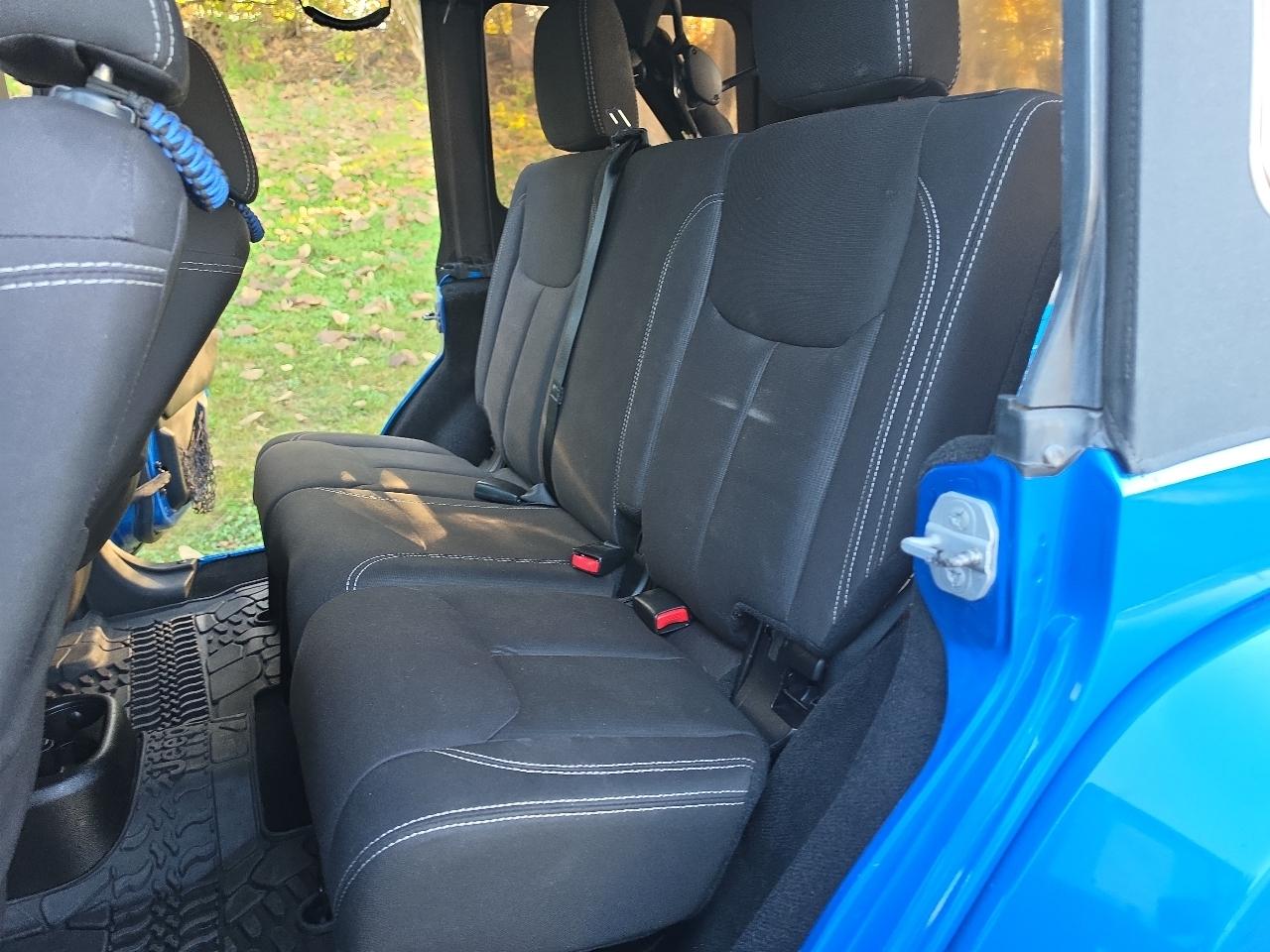 Jeep Wrangler Unlimited 4WD 4dr Sahara 2015