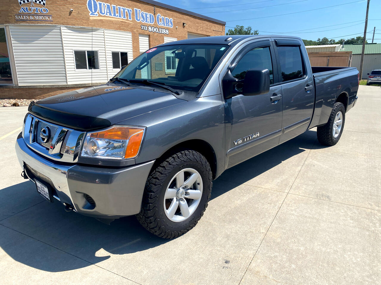 2013 Nissan Titan SV Crew Cab photo 2