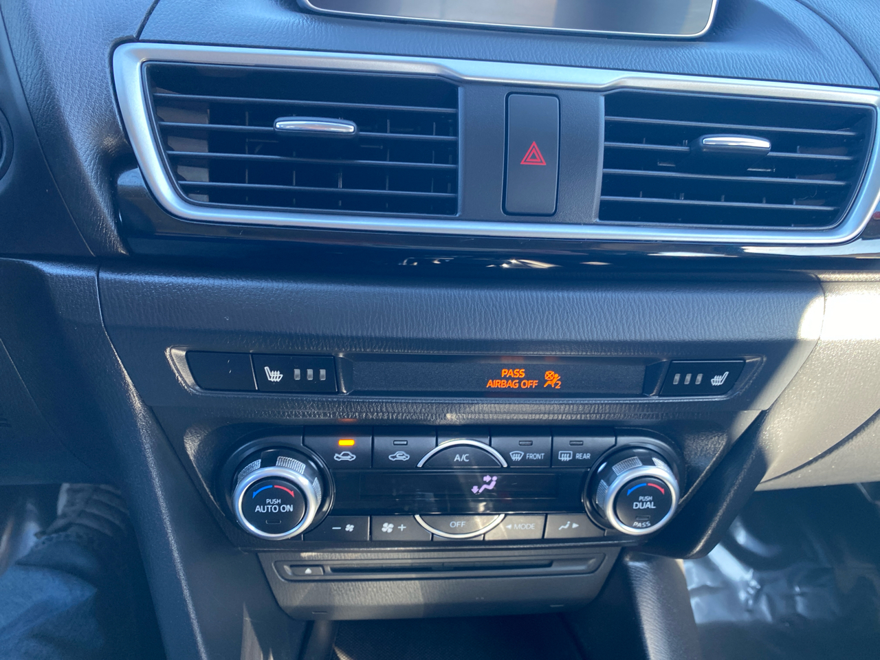 Mazda MAZDA3 I Grand Touring AT 4-Door 2014 Mazda MAZDA3 I Grand Touring AT 4-Door 2014