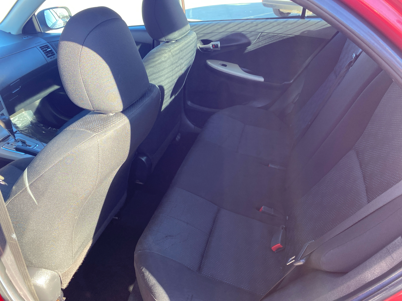 Toyota Corolla Base 5-Speed MT 2010