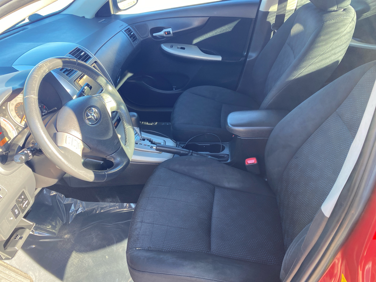 Toyota Corolla Base 5-Speed MT 2010