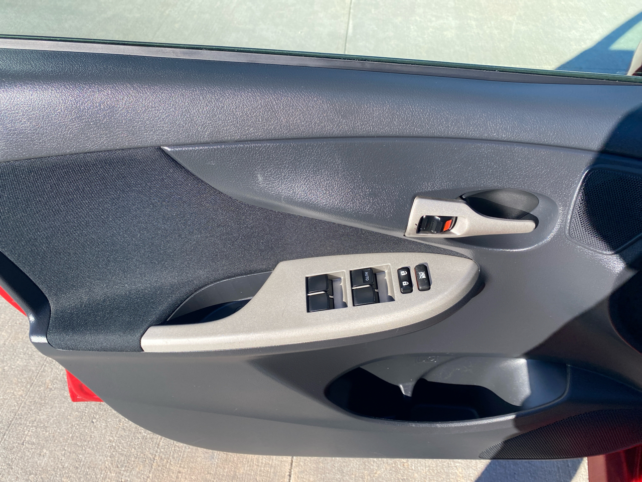 Toyota Corolla Base 5-Speed MT 2010