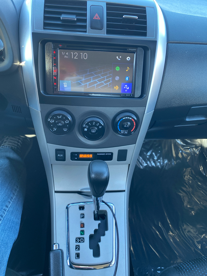 Toyota Corolla Base 5-Speed MT 2010