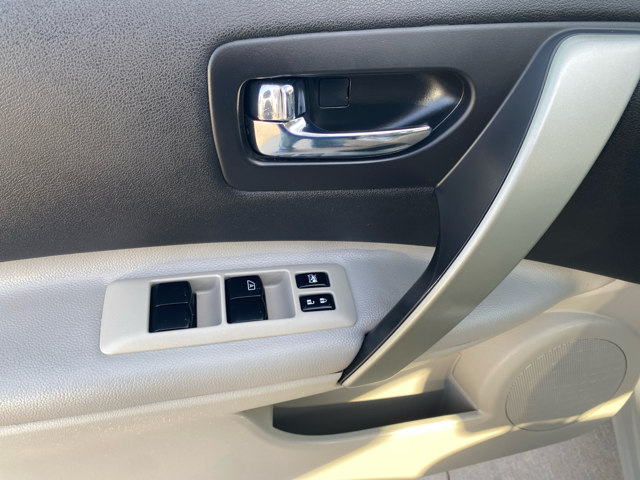 Nissan Rogue S AWD 2011