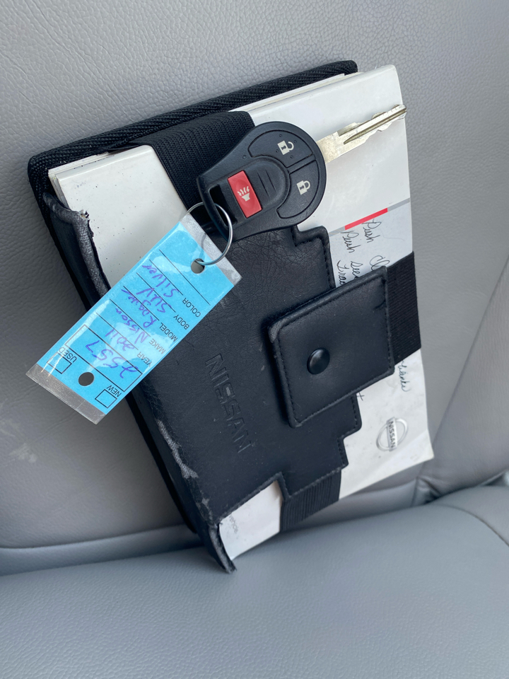 Nissan Rogue S AWD 2011