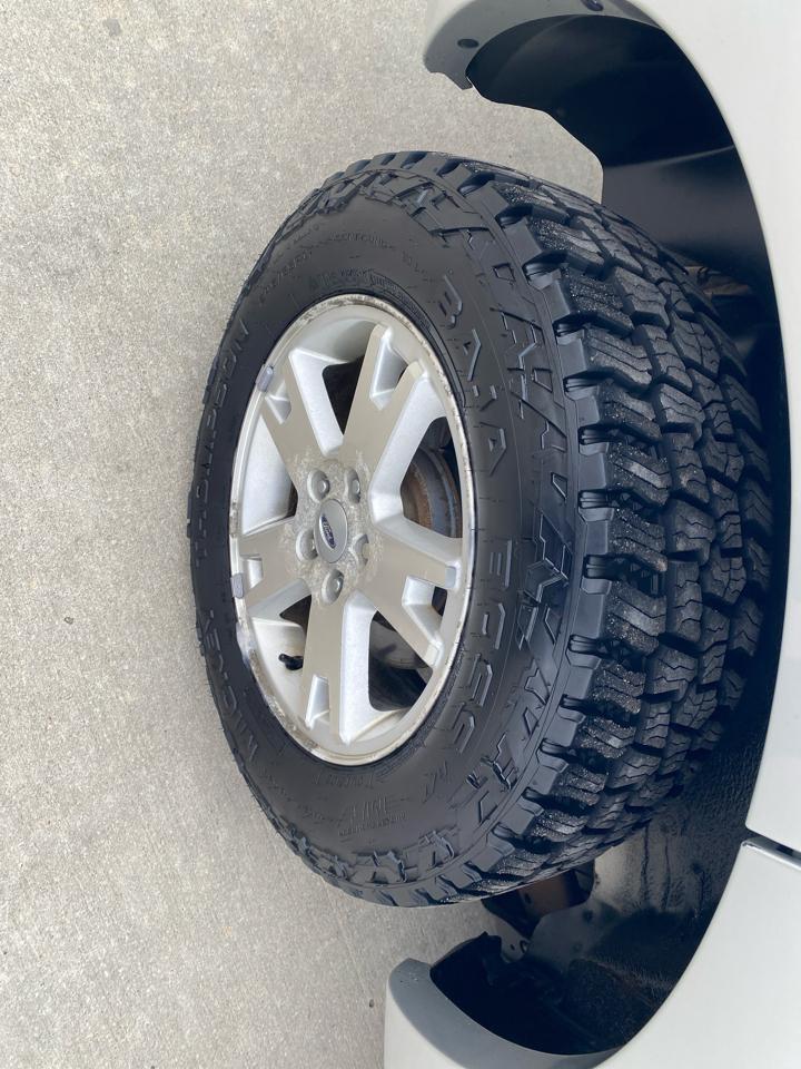 Ford Explorer XLT 4.0L 4WD 2010