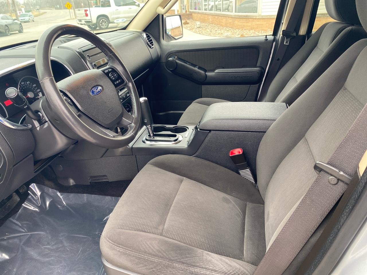 Ford Explorer XLT 4.0L 4WD 2010