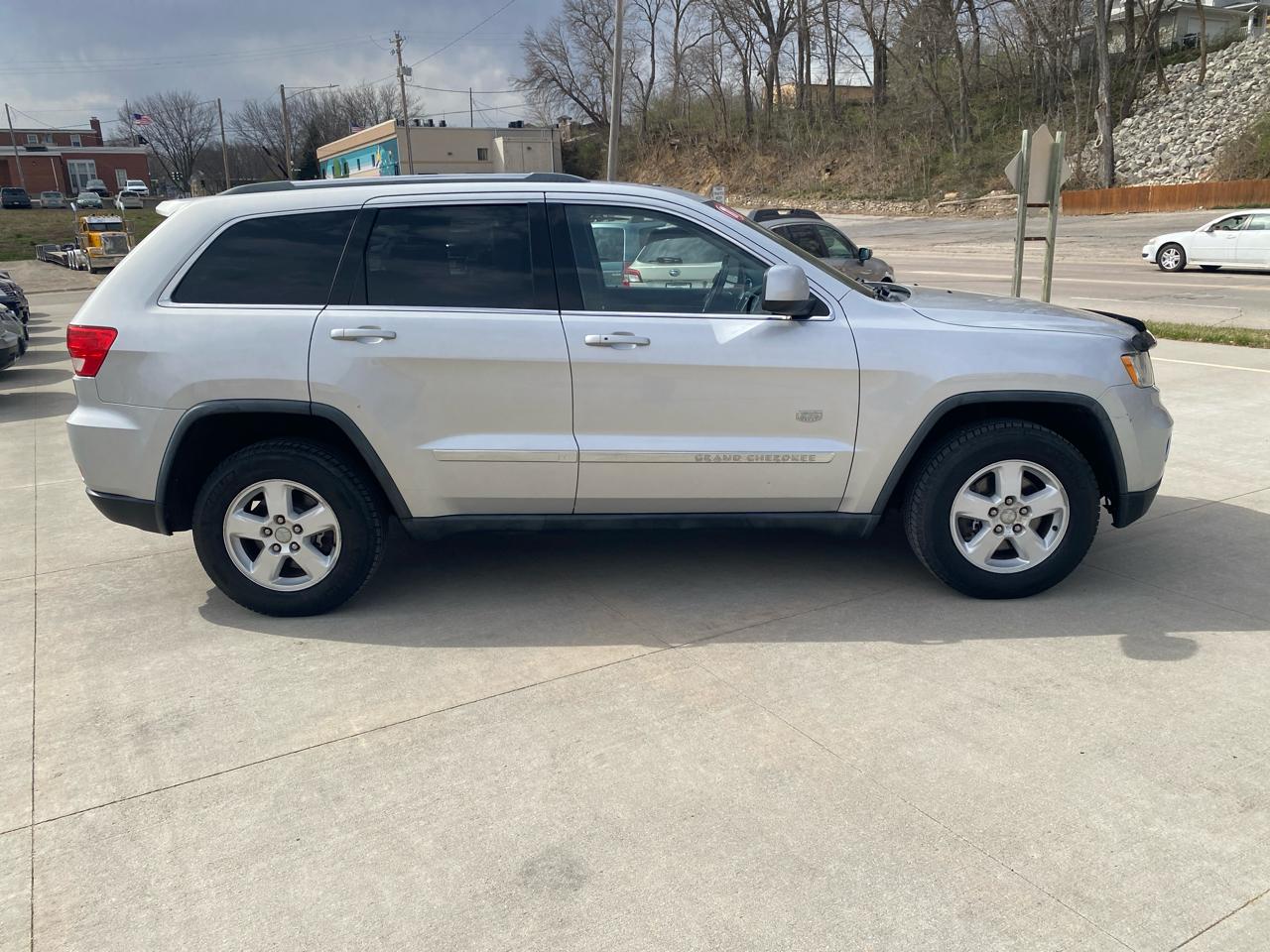 Jeep Grand Cherokee Laredo 4WD 2011