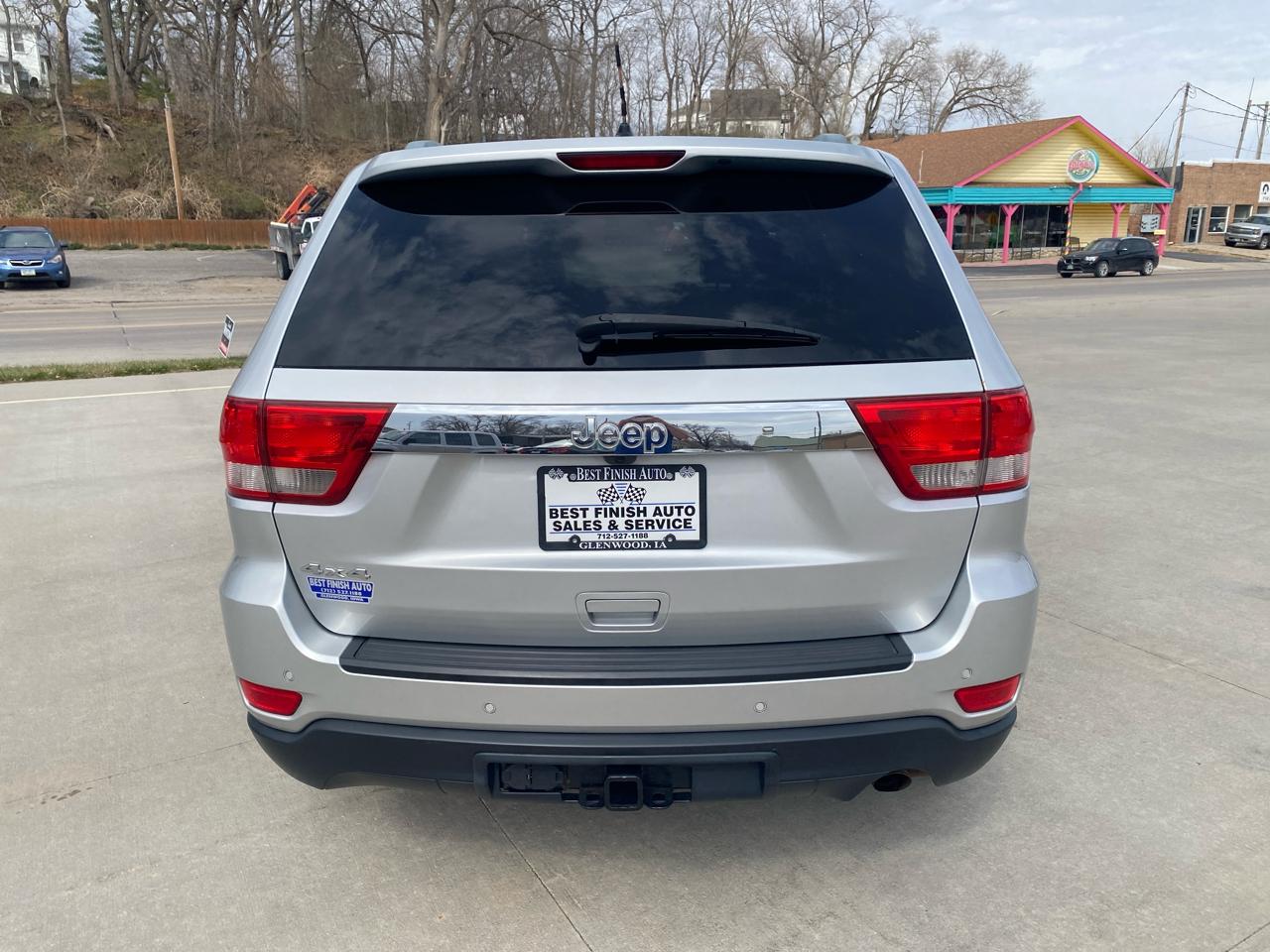 Jeep Grand Cherokee Laredo 4WD 2011