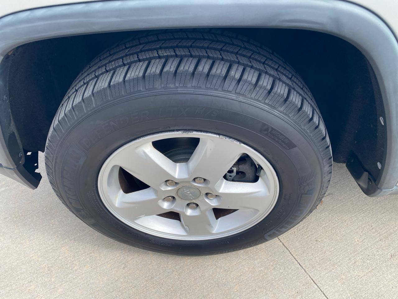 Jeep Grand Cherokee Laredo 4WD 2011