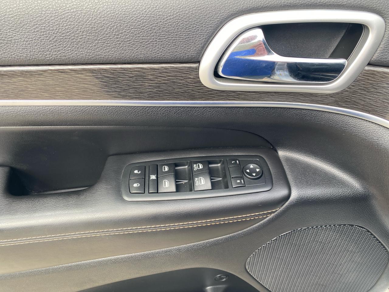 Jeep Grand Cherokee Laredo 4WD 2011