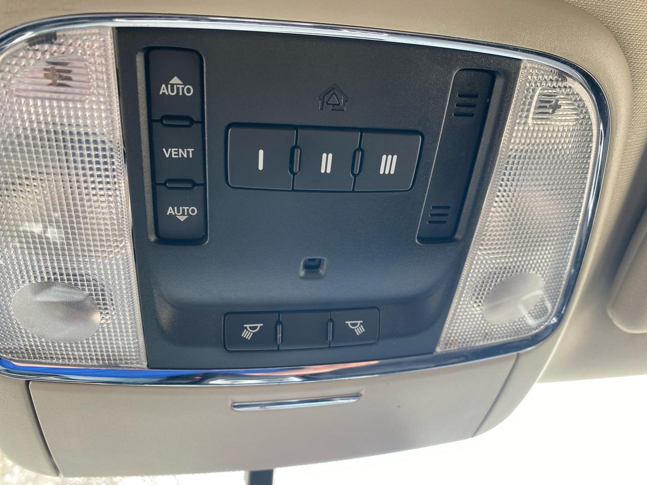 Jeep Grand Cherokee Laredo 4WD 2011