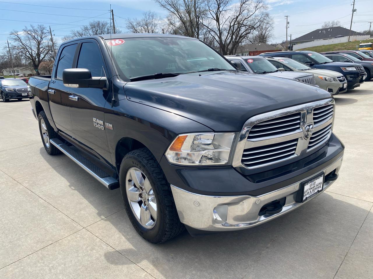 RAM 1500 4WD Crew Cab 140.5" Lone Star 2016