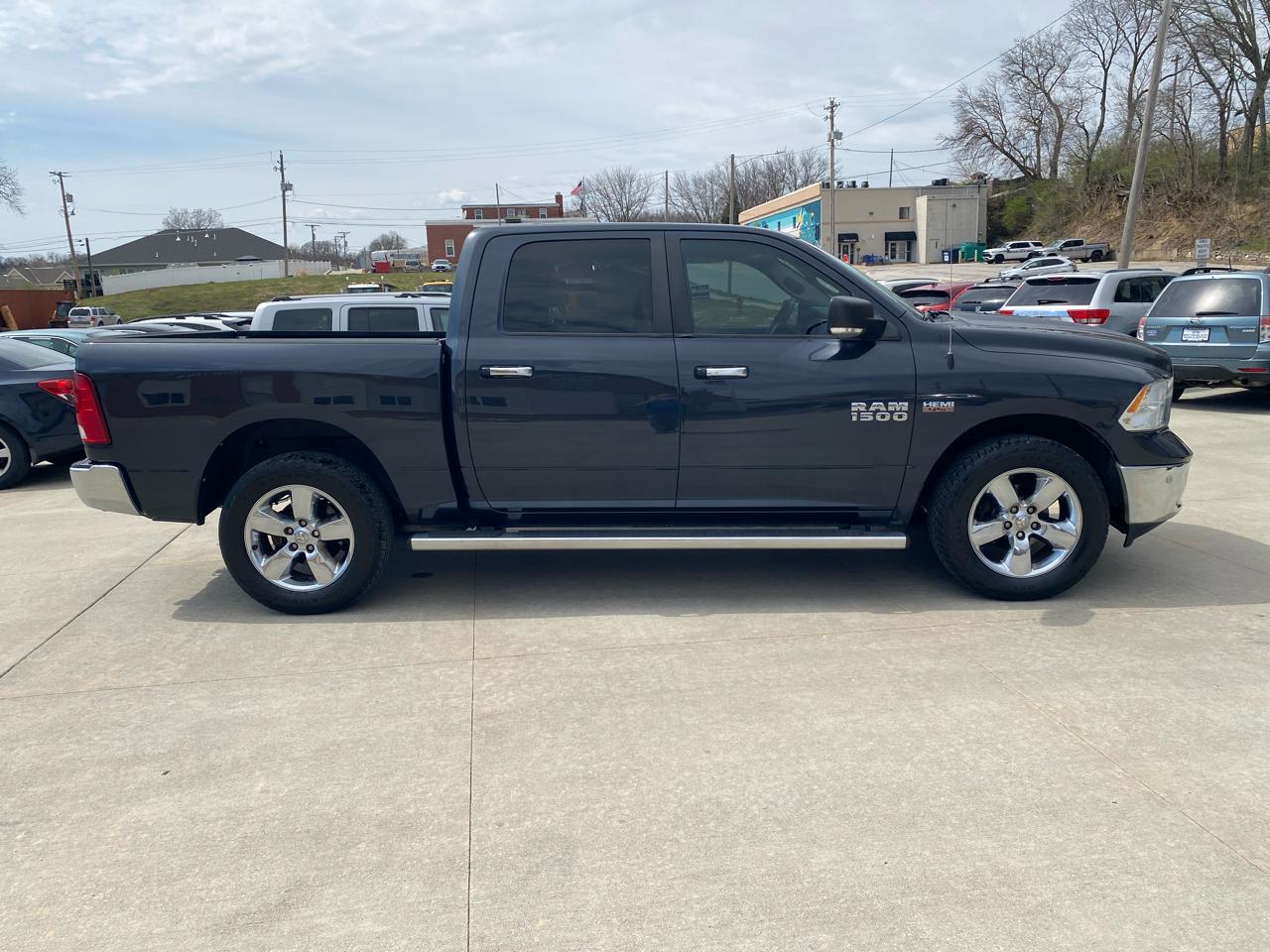 RAM 1500 4WD Crew Cab 140.5" Lone Star 2016