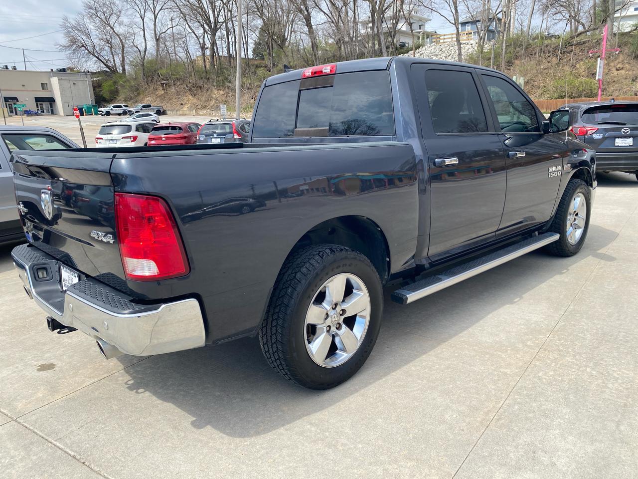 RAM 1500 4WD Crew Cab 140.5" Lone Star 2016