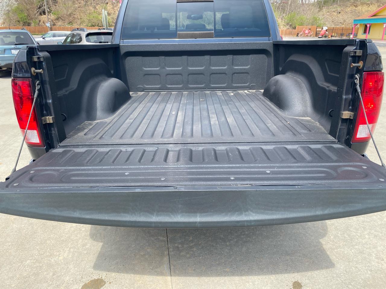 RAM 1500 4WD Crew Cab 140.5" Lone Star 2016