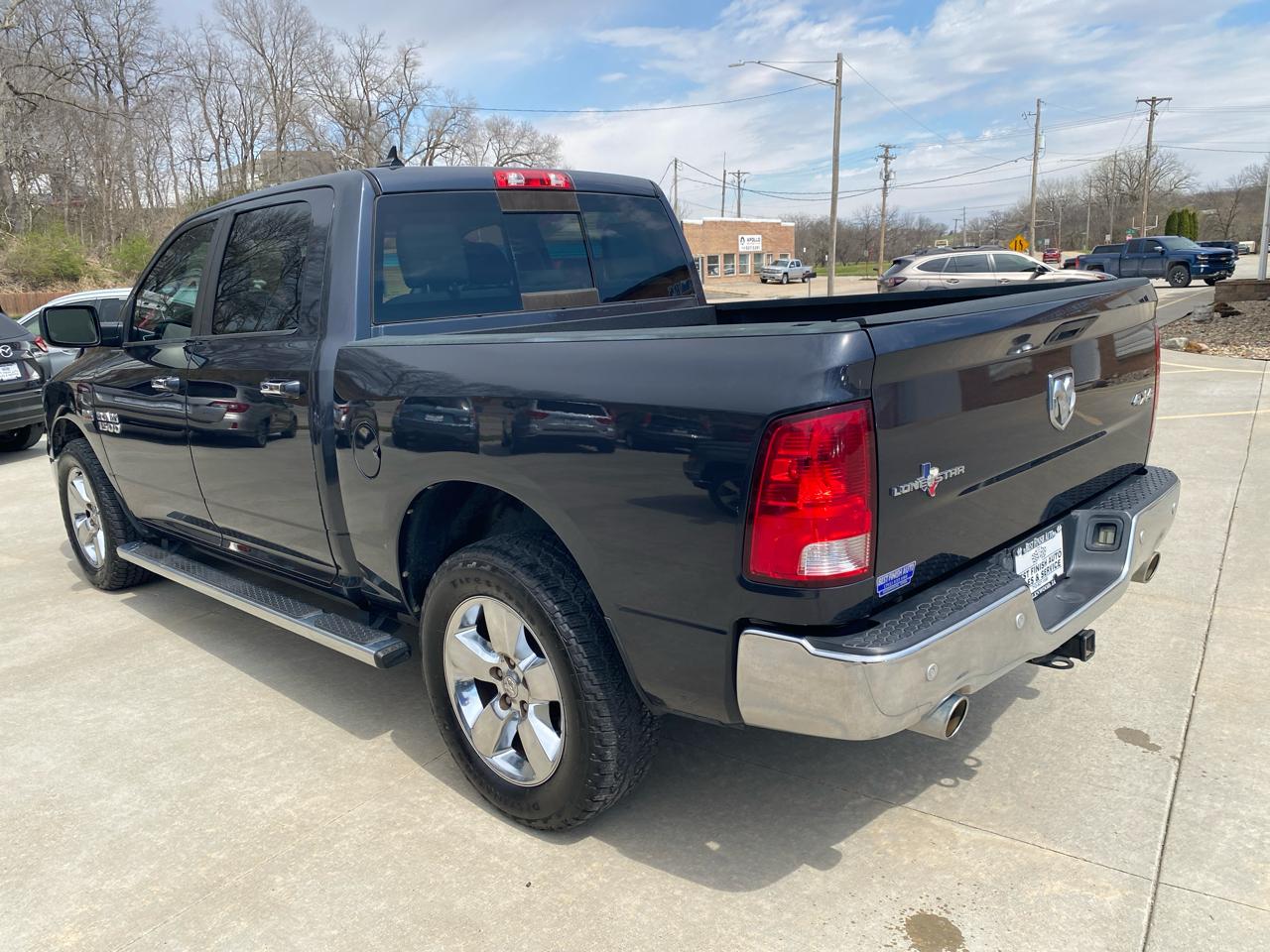 RAM 1500 4WD Crew Cab 140.5" Lone Star 2016