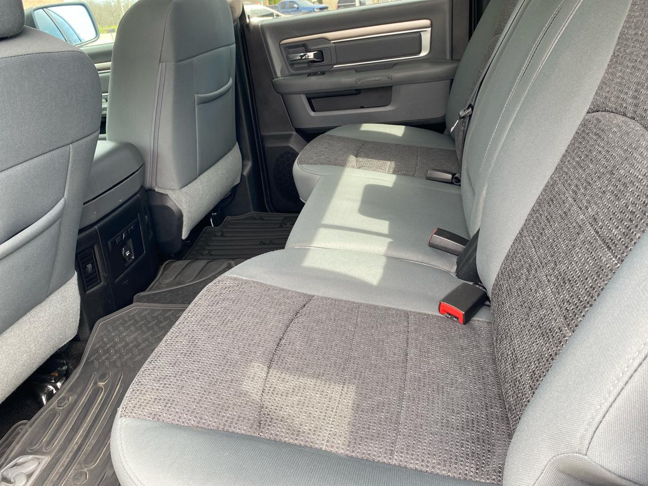 RAM 1500 4WD Crew Cab 140.5" Lone Star 2016