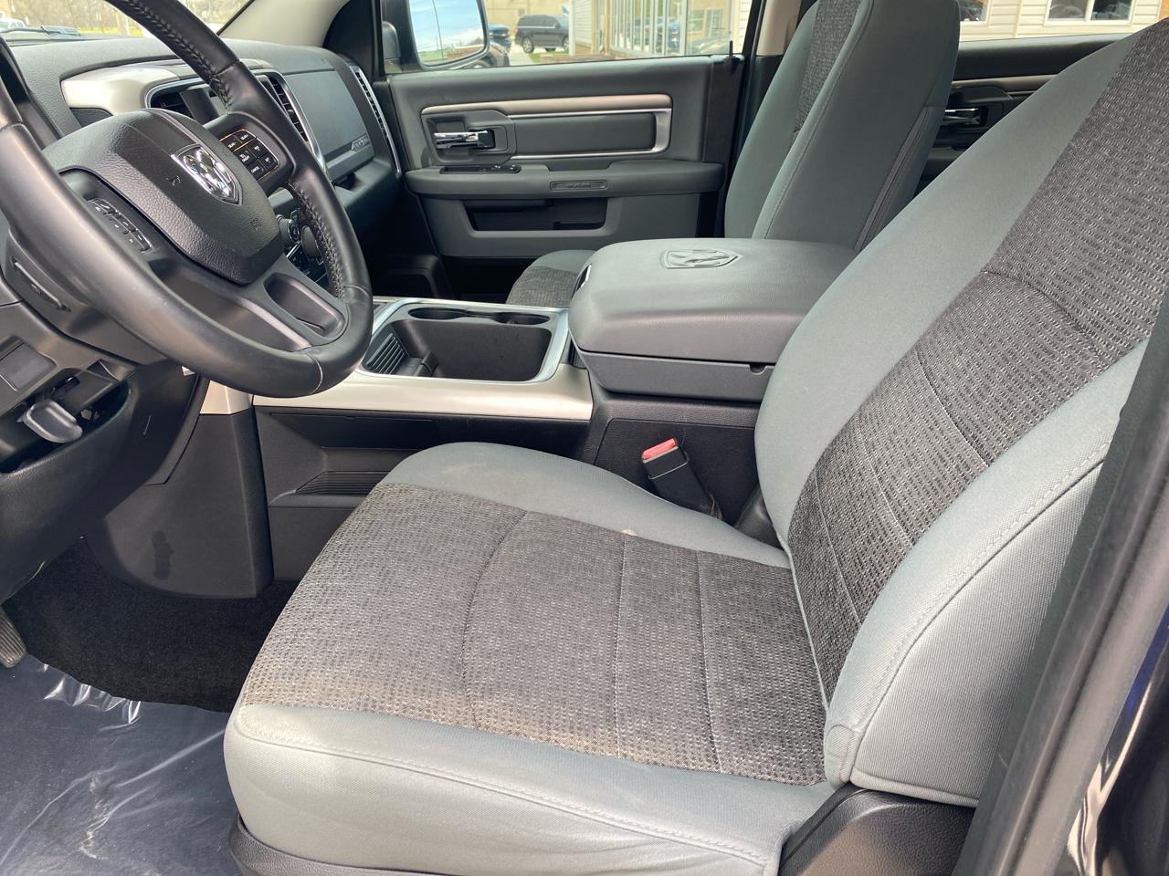 RAM 1500 4WD Crew Cab 140.5" Lone Star 2016