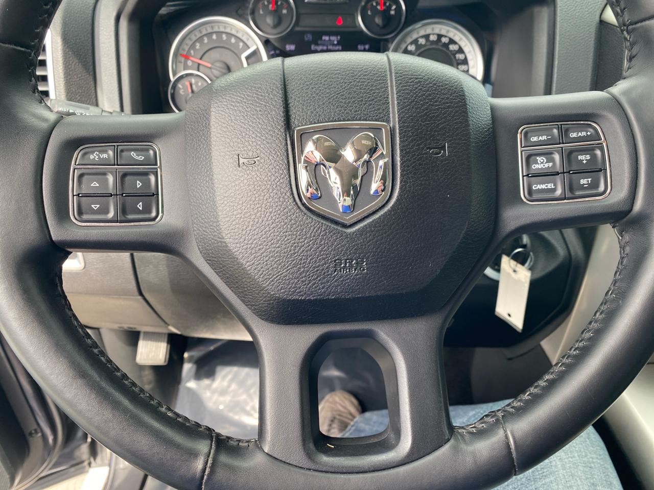 RAM 1500 4WD Crew Cab 140.5" Lone Star 2016