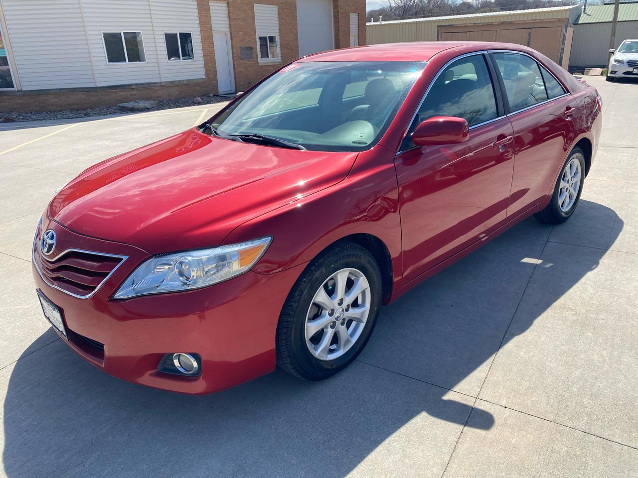 Toyota Camry Base 6-Spd AT 2011