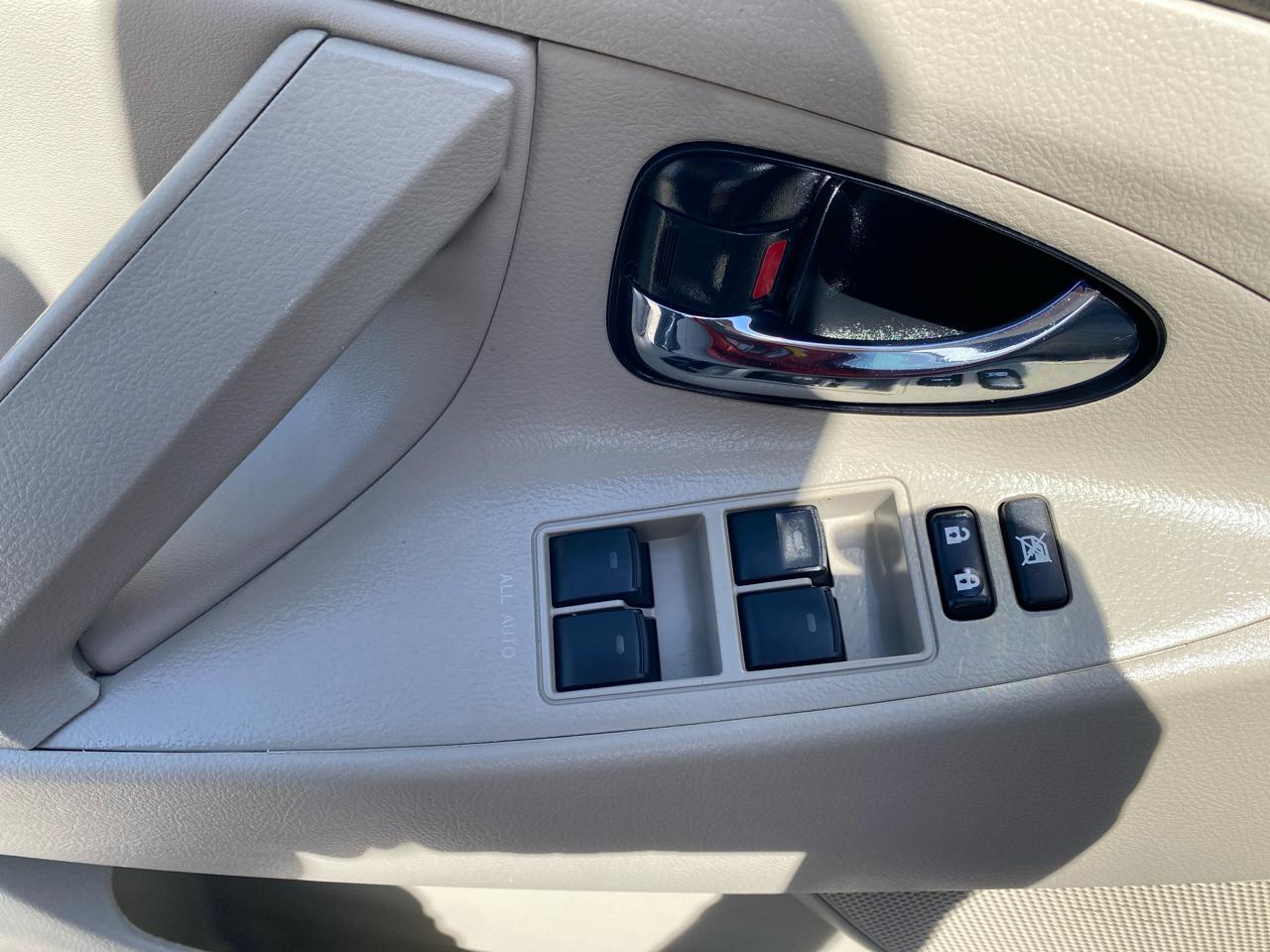 Toyota Camry Base 6-Spd AT 2011