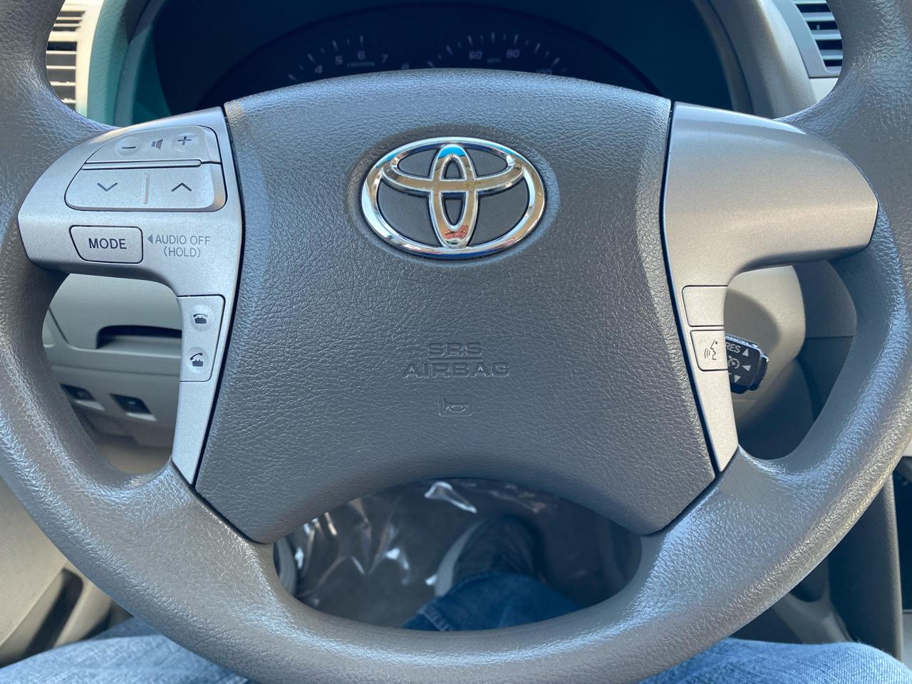 Toyota Camry Base 6-Spd AT 2011