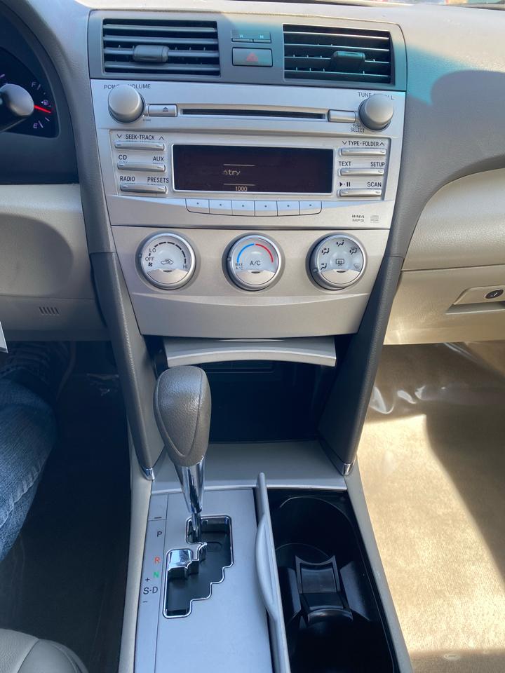 Toyota Camry Base 6-Spd AT 2011