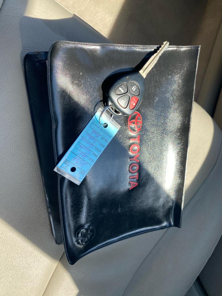 Toyota Camry Base 6-Spd AT 2011