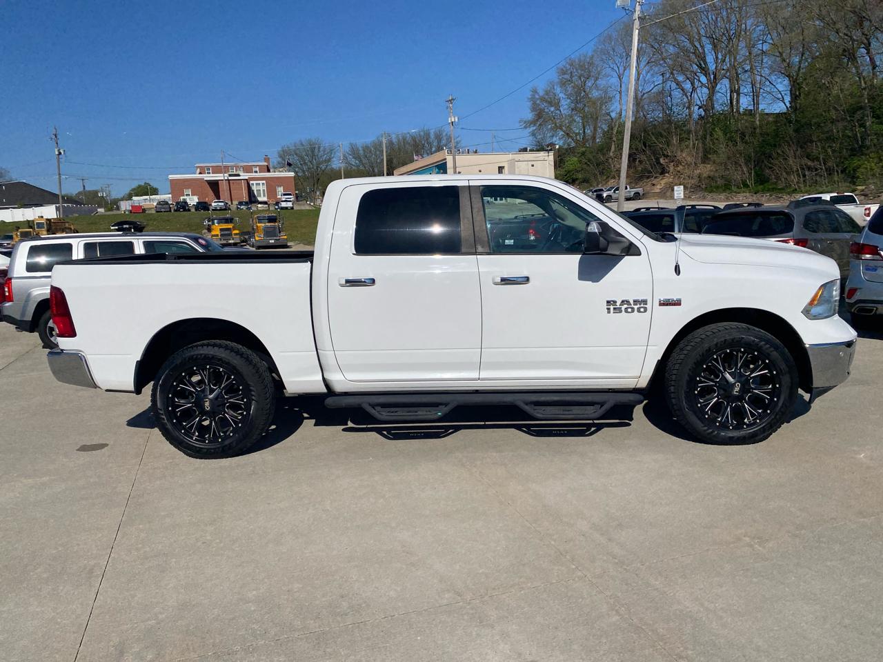 RAM 1500 4WD Crew Cab 140.5" Big Horn 2017