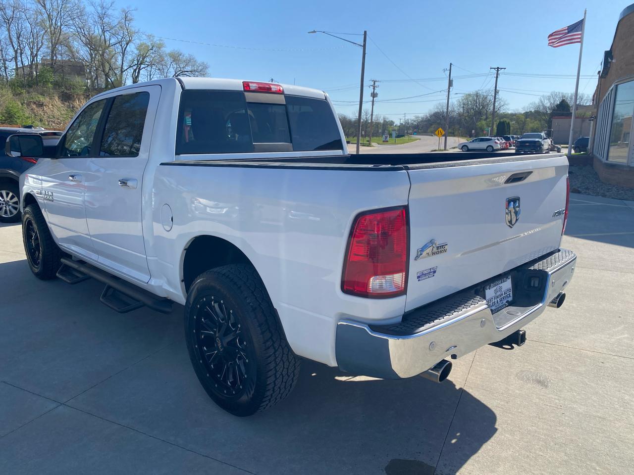 RAM 1500 4WD Crew Cab 140.5" Big Horn 2017