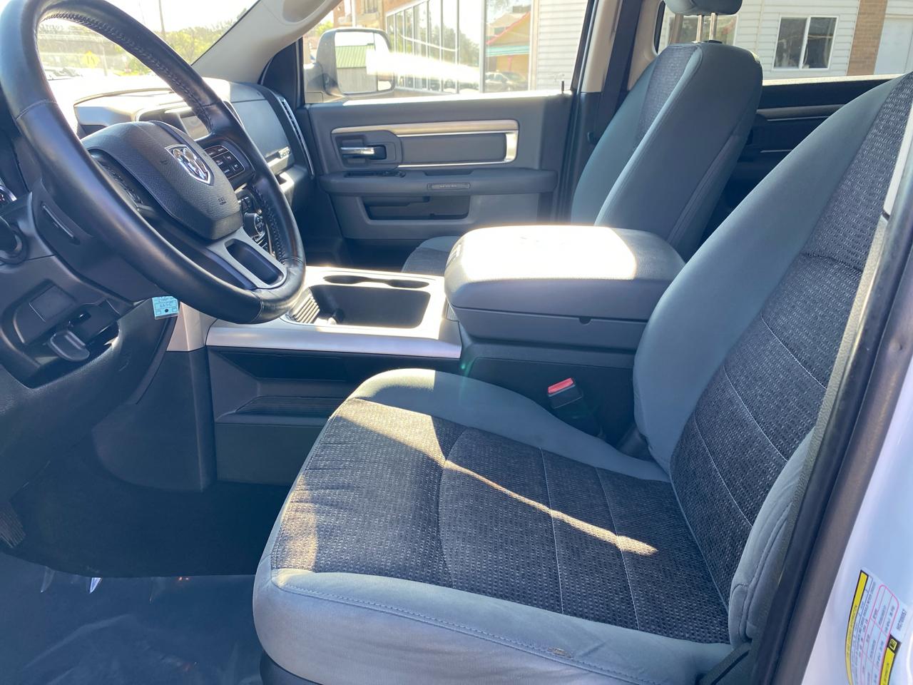 RAM 1500 4WD Crew Cab 140.5" Big Horn 2017