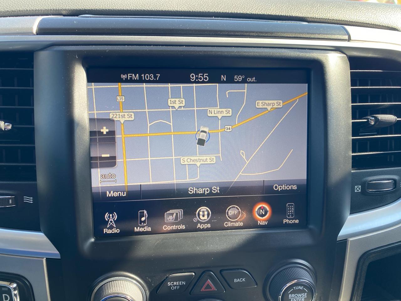 RAM 1500 4WD Crew Cab 140.5" Big Horn 2017