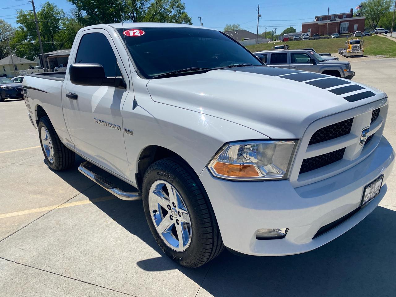 RAM 1500 4WD Reg Cab 120.5" ST 2012
