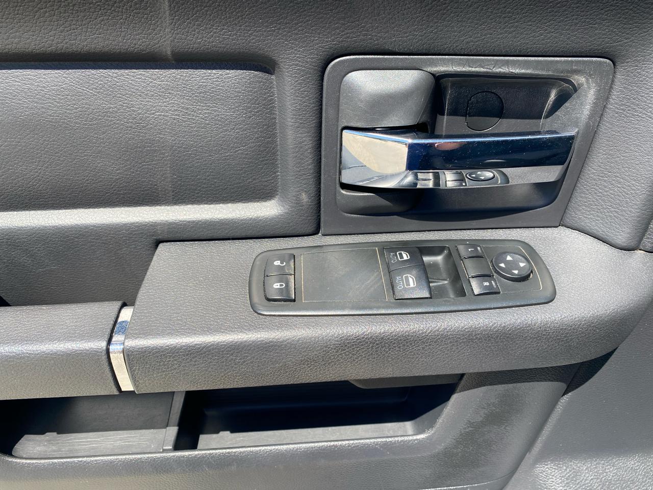 RAM 1500 4WD Reg Cab 120.5" ST 2012