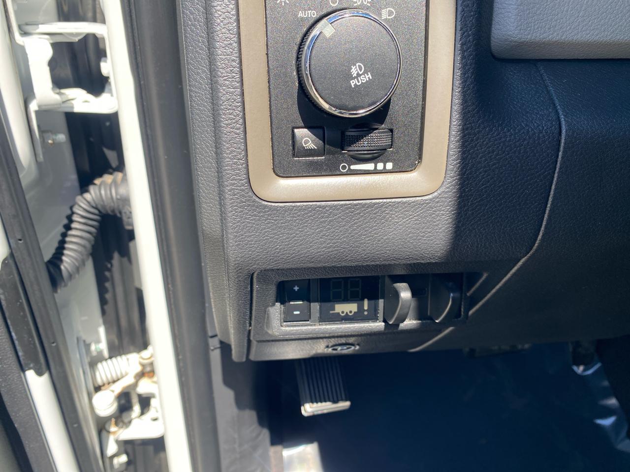 RAM 1500 4WD Reg Cab 120.5" ST 2012