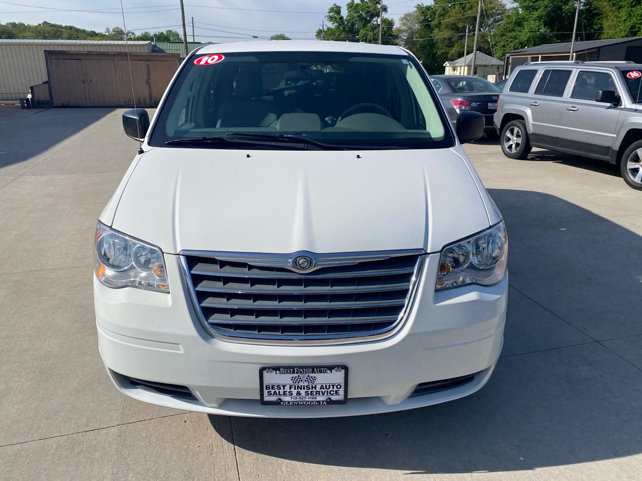 Chrysler Town & Country LX 2010