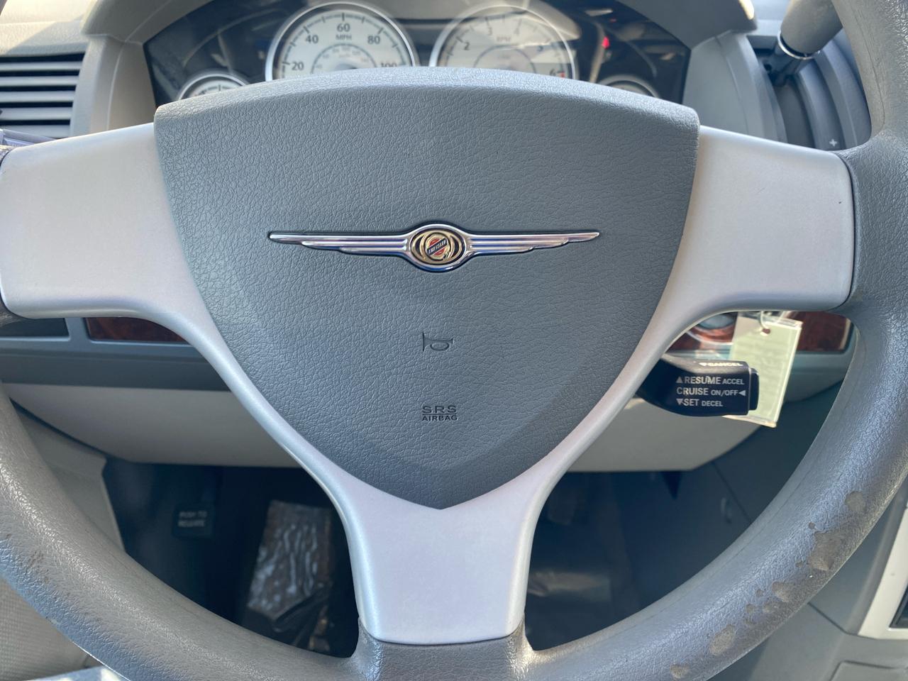 Chrysler Town & Country LX 2010