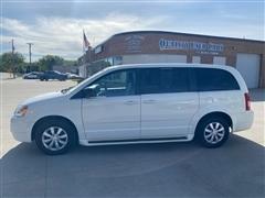 2010 Chrysler Town & Country 
