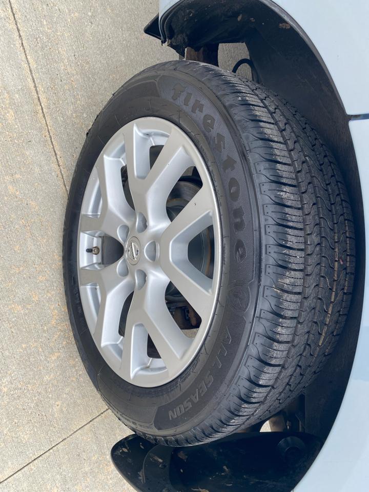Nissan Rogue S AWD 2011