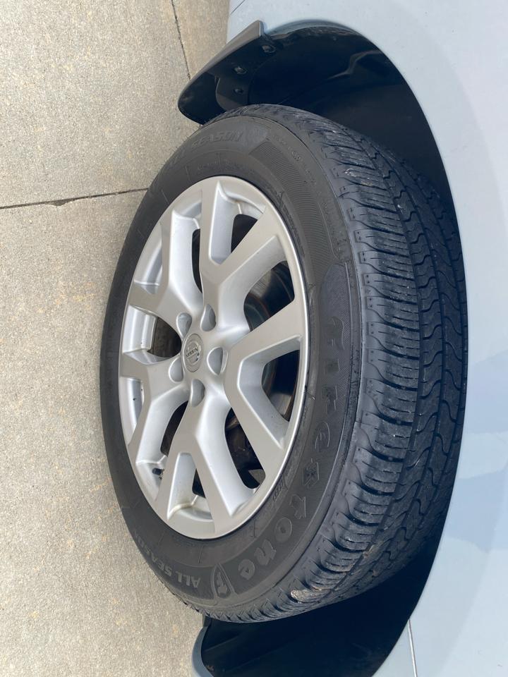 Nissan Rogue S AWD 2011