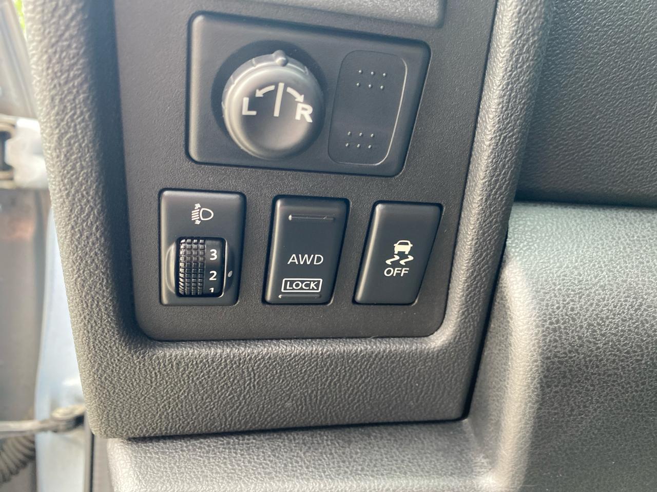 Nissan Rogue S AWD 2011
