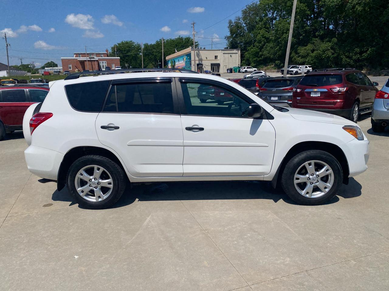 Toyota RAV4 Base V6 4WD 2010