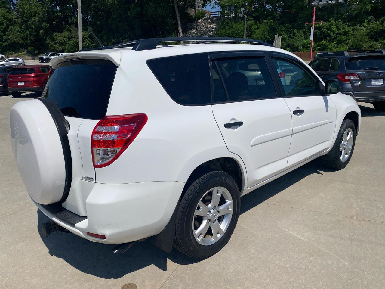 Toyota RAV4 Base V6 4WD 2010