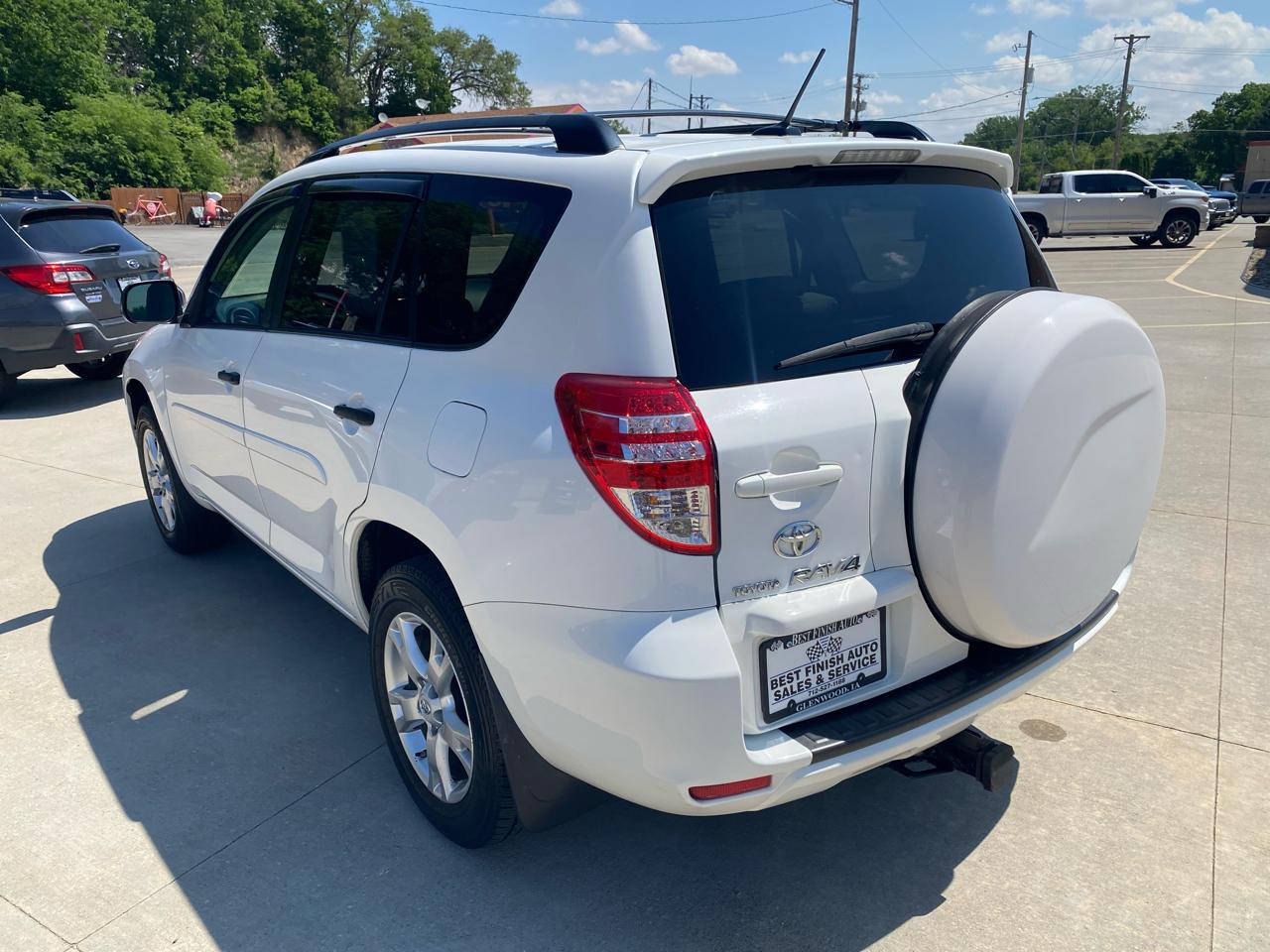 Toyota RAV4 Base V6 4WD 2010
